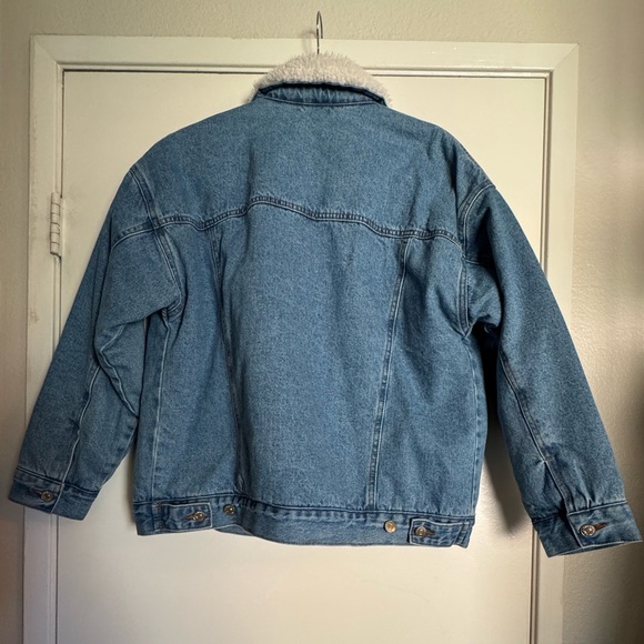 This is a Forever 21 Sherpa Lined Denim
Jacket. - Picture 3 of 5